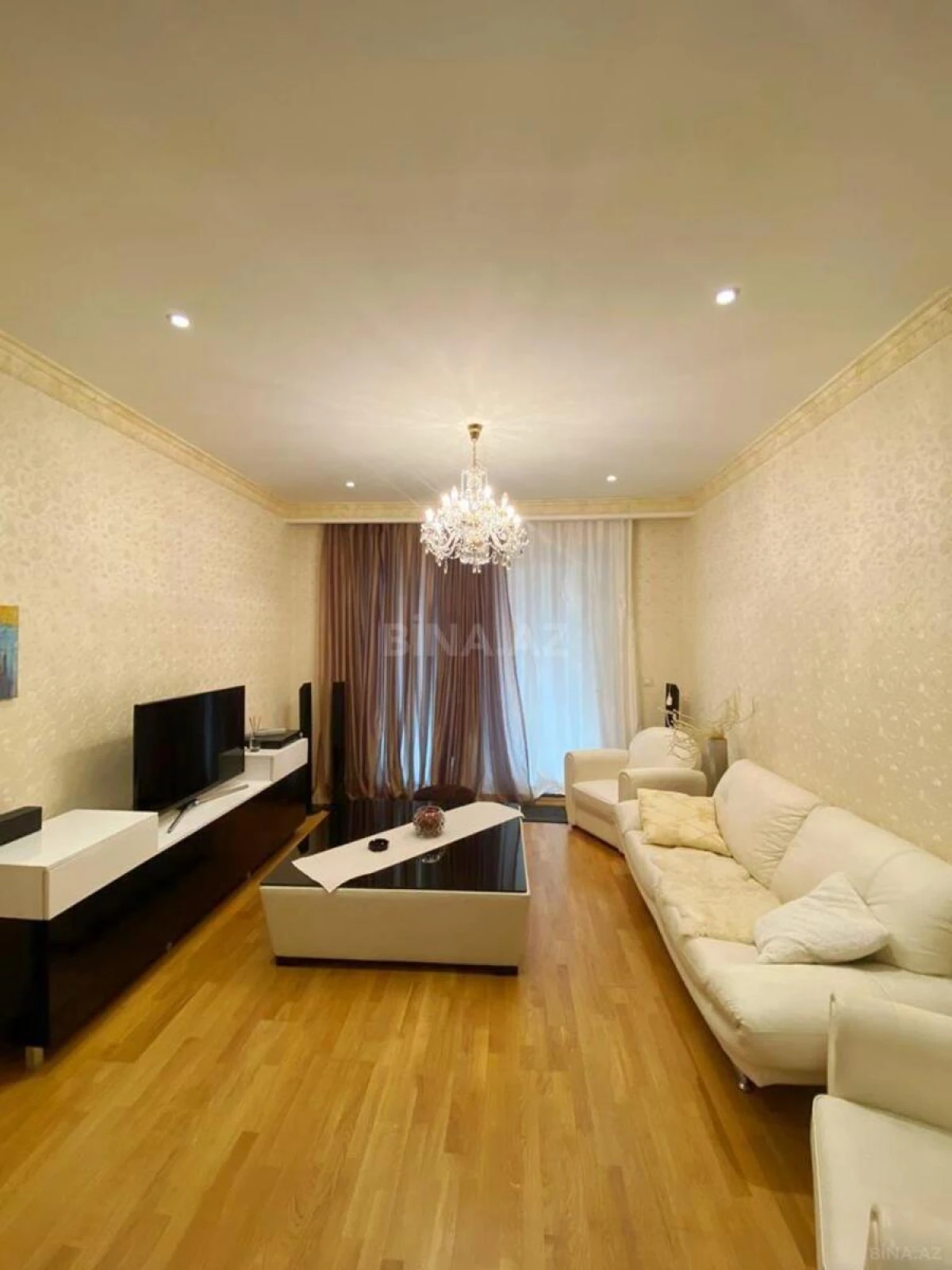 Kirayə verilir 2 otaqlı mənzil 90 m²