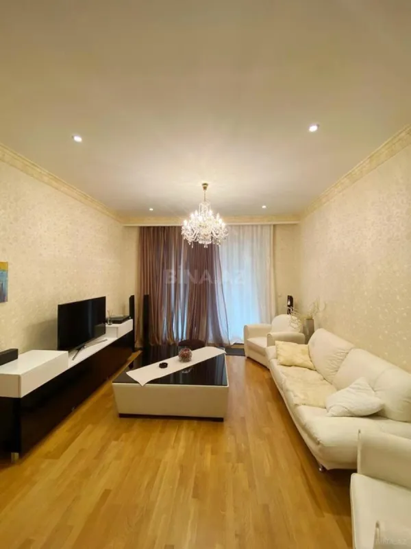 Kirayə verilir 2 otaqlı mənzil 90 m²