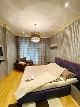 Kirayə verilir 2 otaqlı mənzil 90 m²