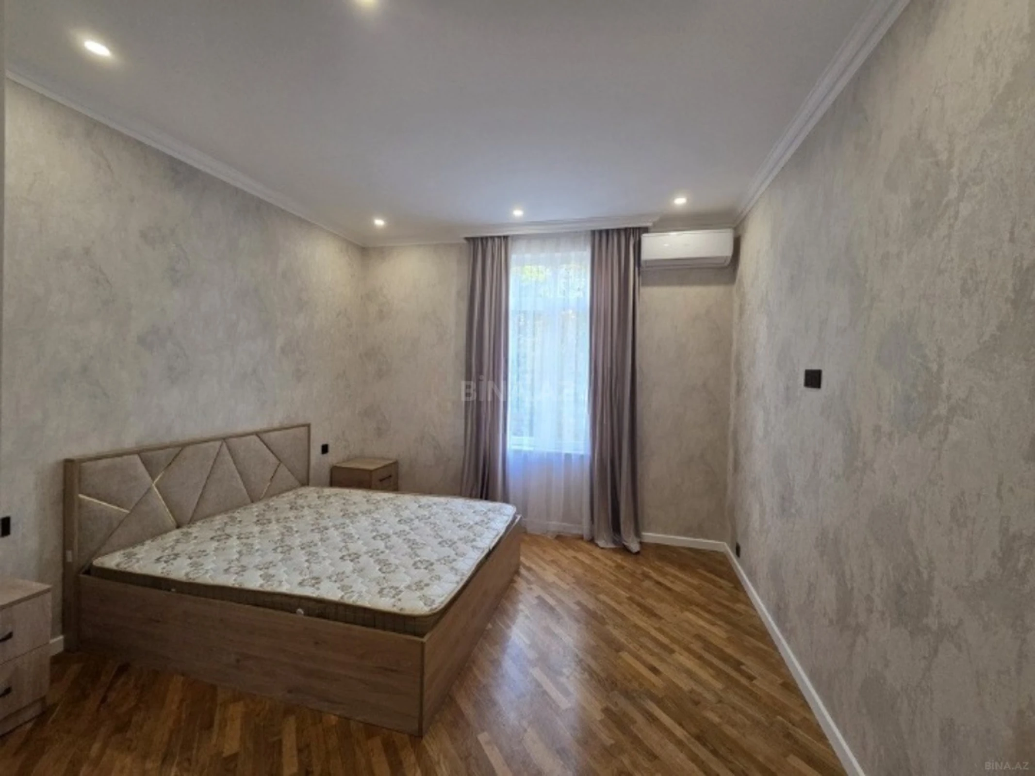 Satılır 3 otaqlı mənzil 92 m²