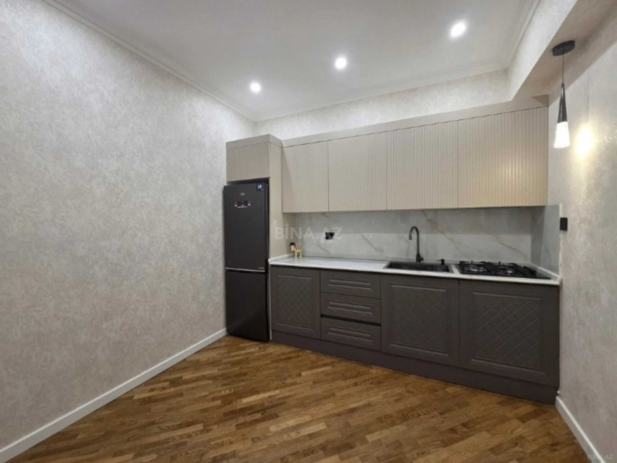 Satılır 3 otaqlı mənzil 92 m²