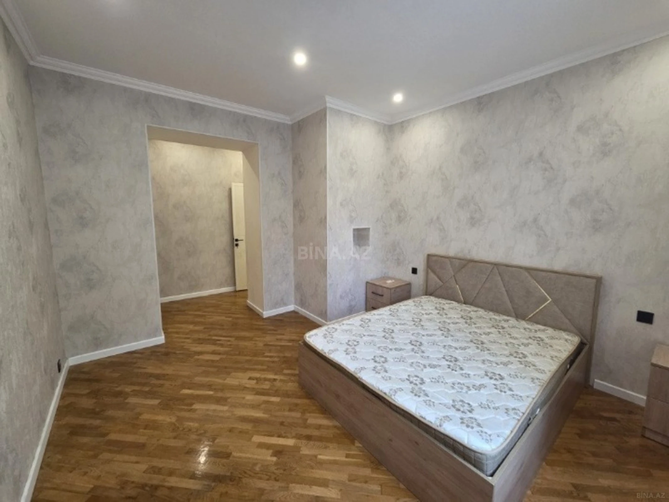 Satılır 3 otaqlı mənzil 92 m²