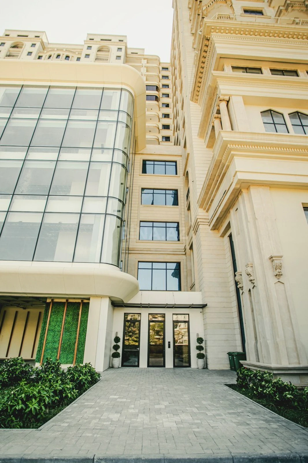 Satılır 4 otaqlı mənzil 147.8 m²