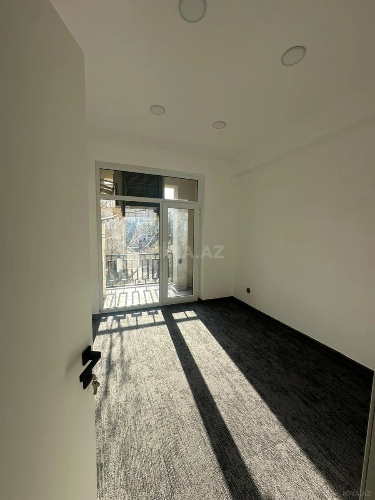 Kirayə verilir 11 otaqlı ofis 500 m²