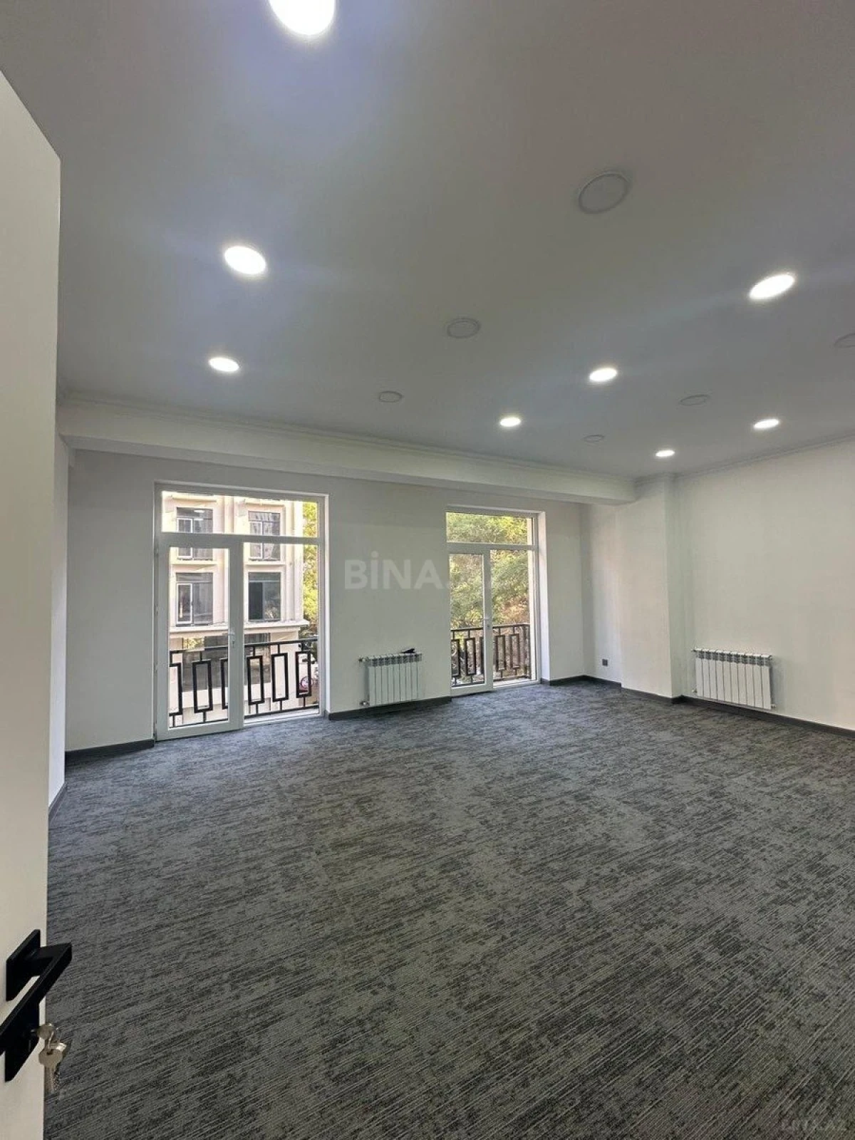 Kirayə verilir 11 otaqlı ofis 500 m²