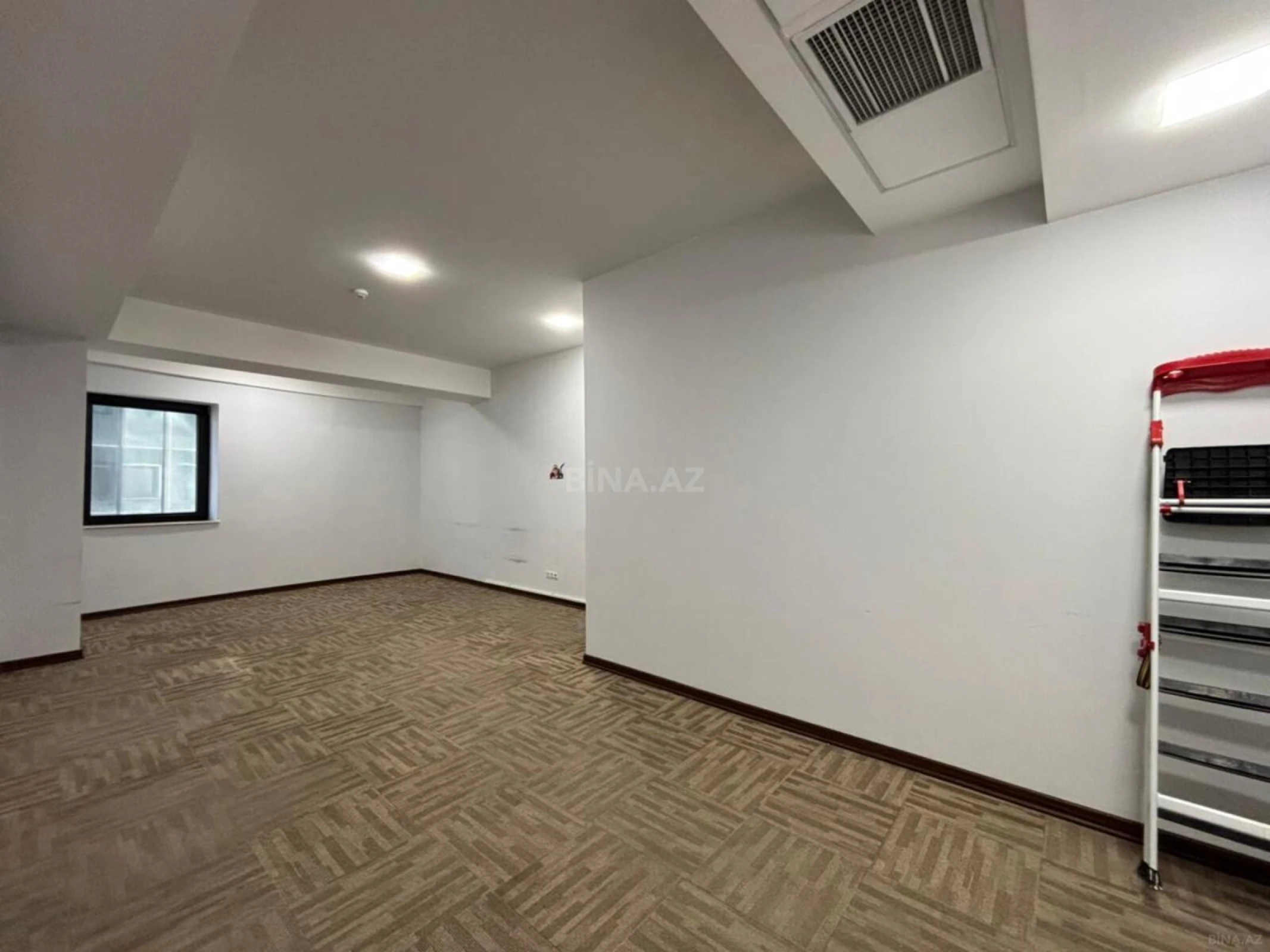 Kirayə verilir 4 otaqlı ofis 245 m²