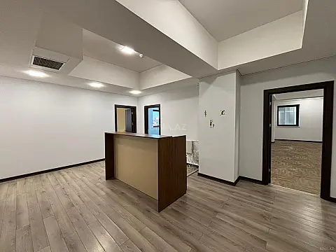 Kirayə verilir 4 otaqlı ofis 245 m²