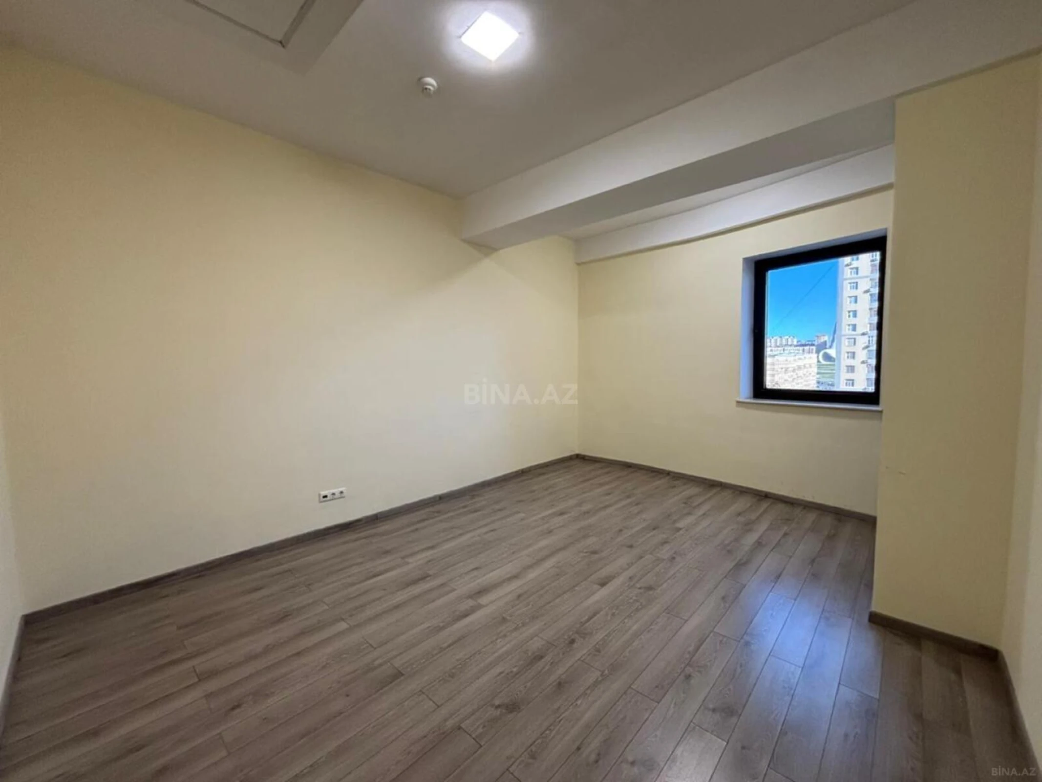 Kirayə verilir 4 otaqlı ofis 245 m²