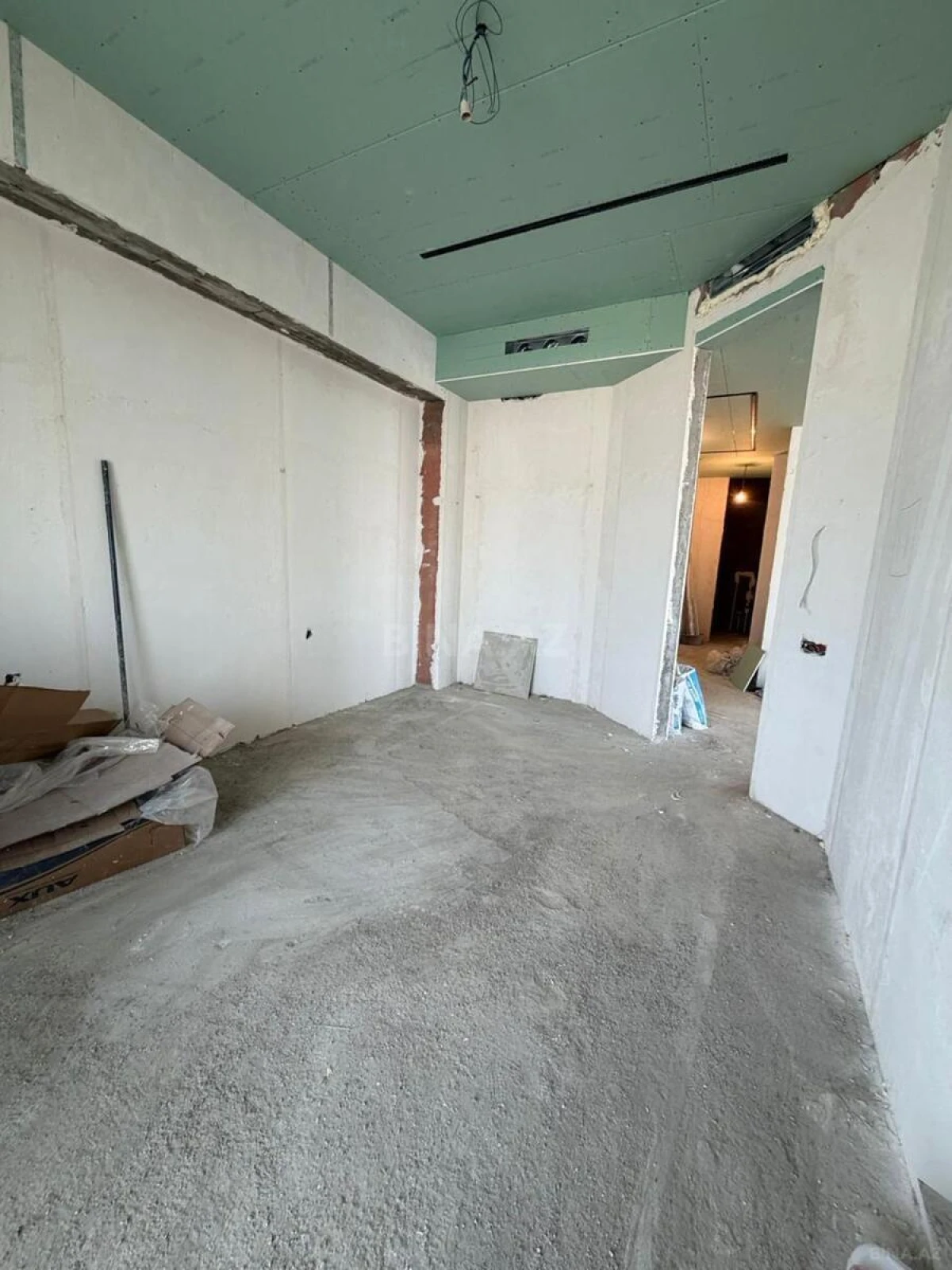 Satılır 4 otaqlı mənzil 200 m²