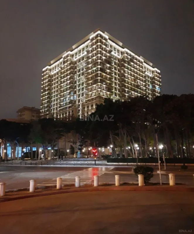 Satılır 4 otaqlı mənzil 200 m²