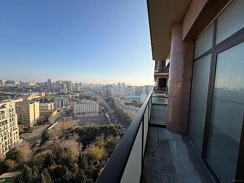 Satılır 4 otaqlı mənzil 200 m²