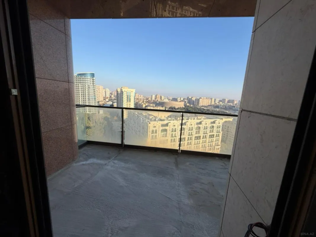 Satılır 4 otaqlı mənzil 200 m²