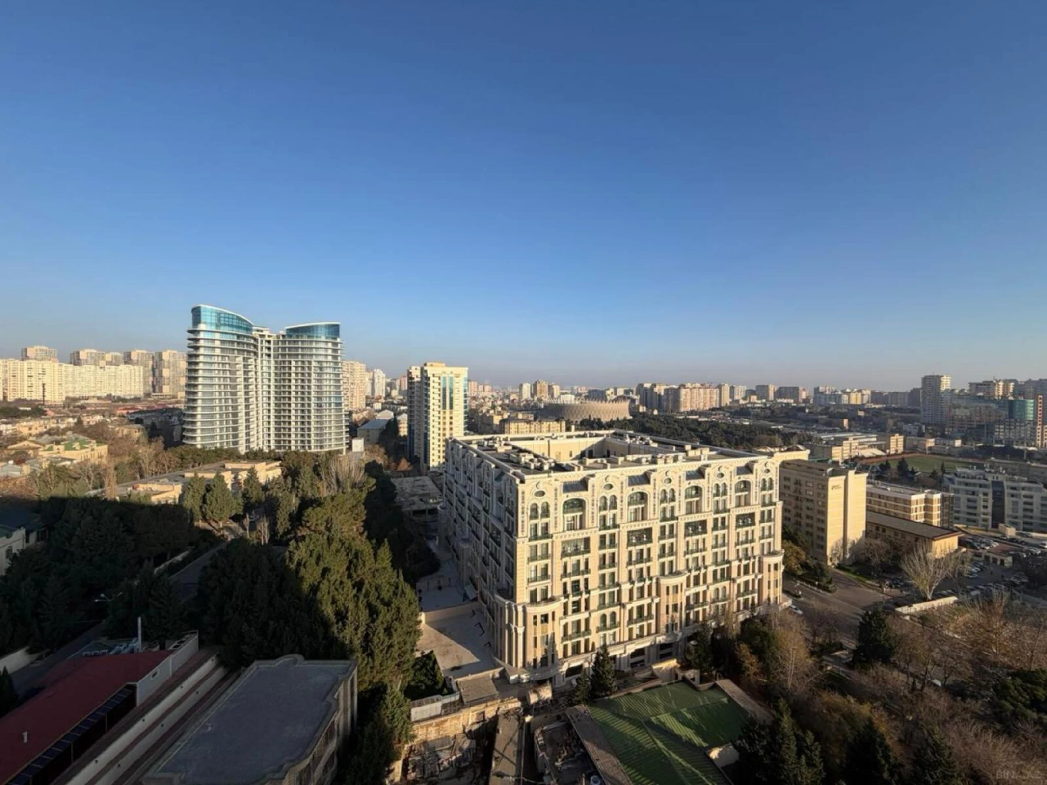 Satılır 4 otaqlı mənzil 200 m²