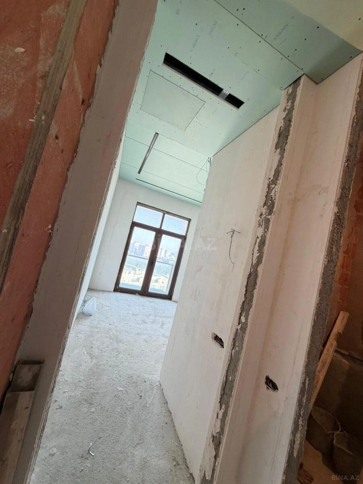 Satılır 4 otaqlı mənzil 200 m²