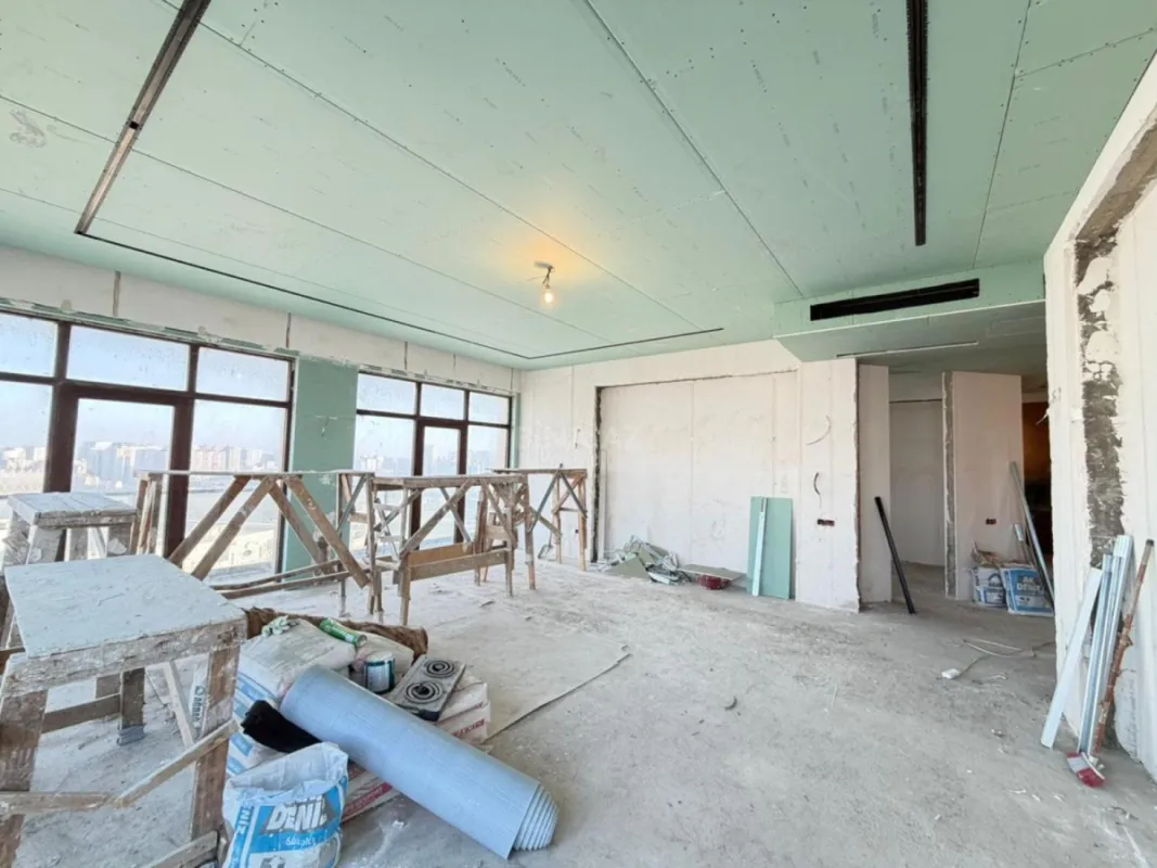 Satılır 4 otaqlı mənzil 200 m²