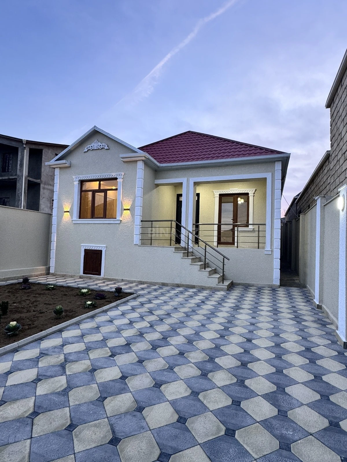 Satılır 4 otaqlı həyət evi 140 m²