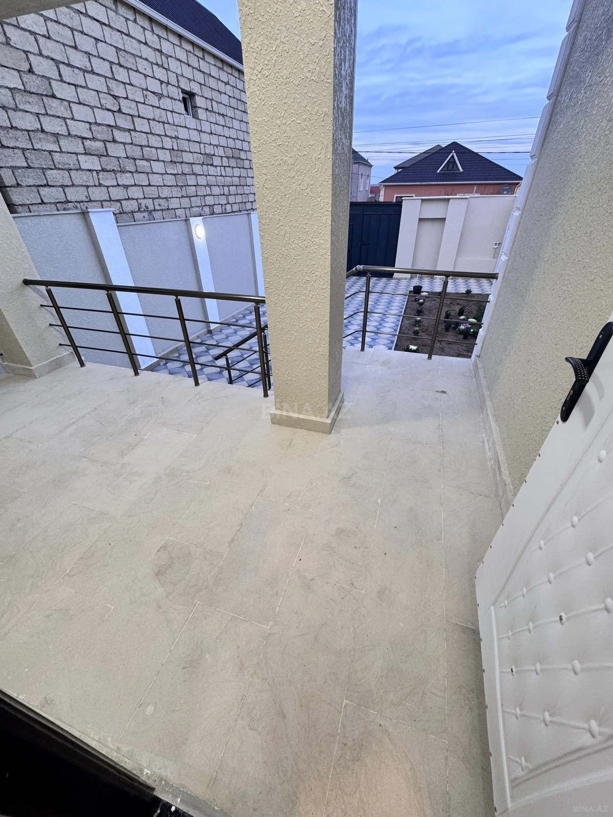 Satılır 4 otaqlı həyət evi 140 m²