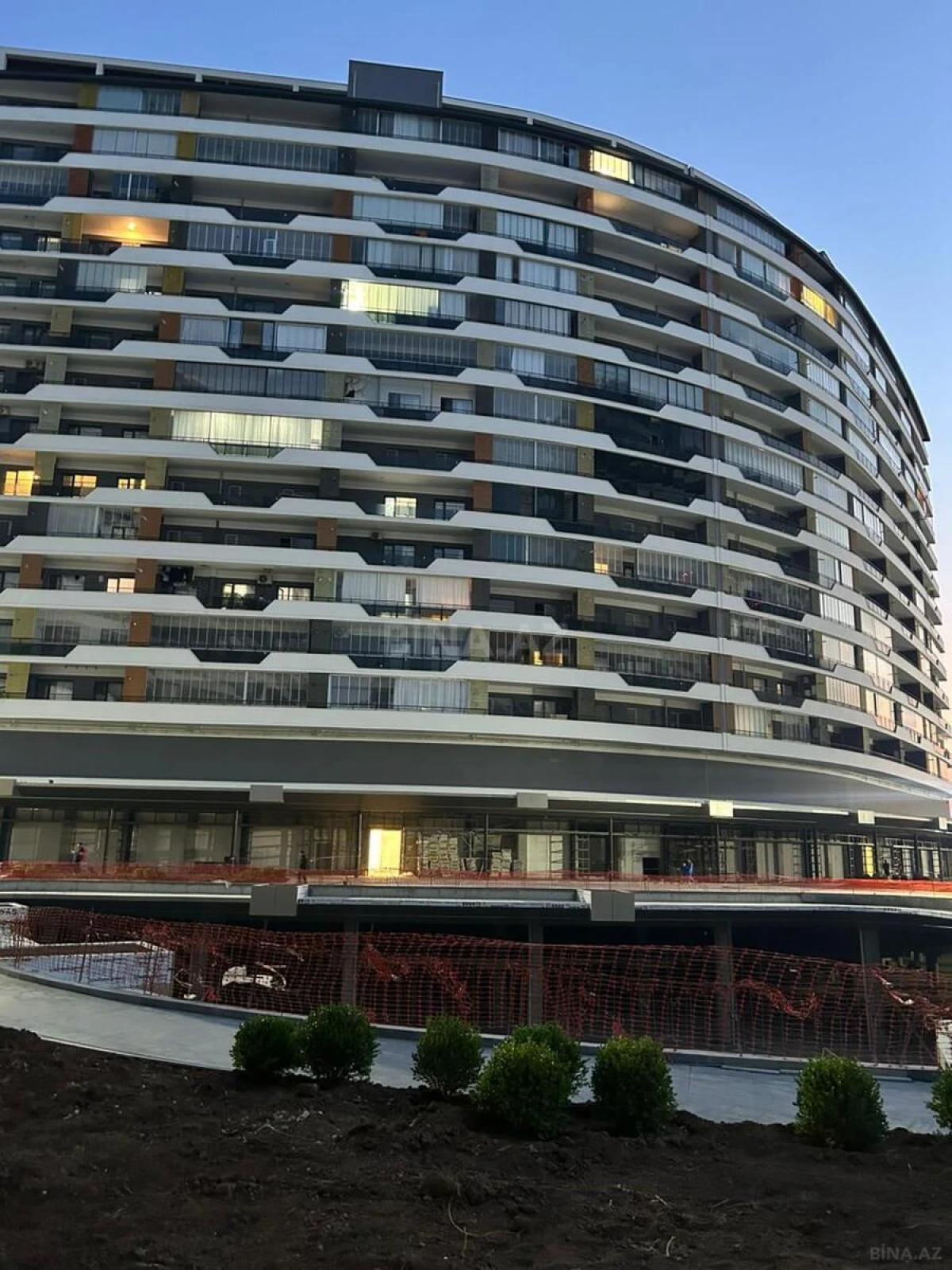 Satılır 2 otaqlı mənzil 73 m²