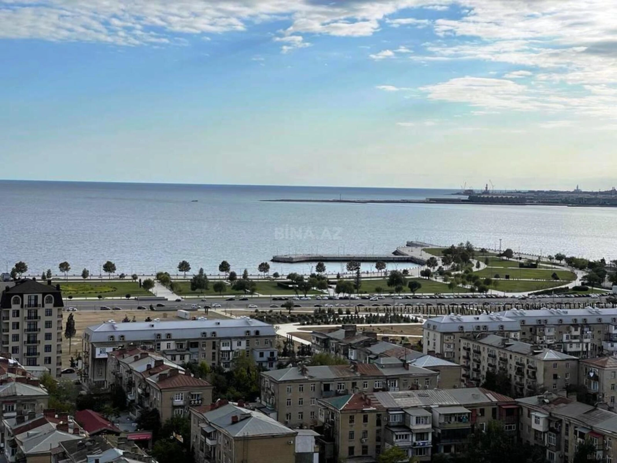 Satılır 4 otaqlı mənzil 200 m²