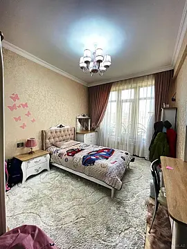 Satılır 4 otaqlı mənzil 200 m²