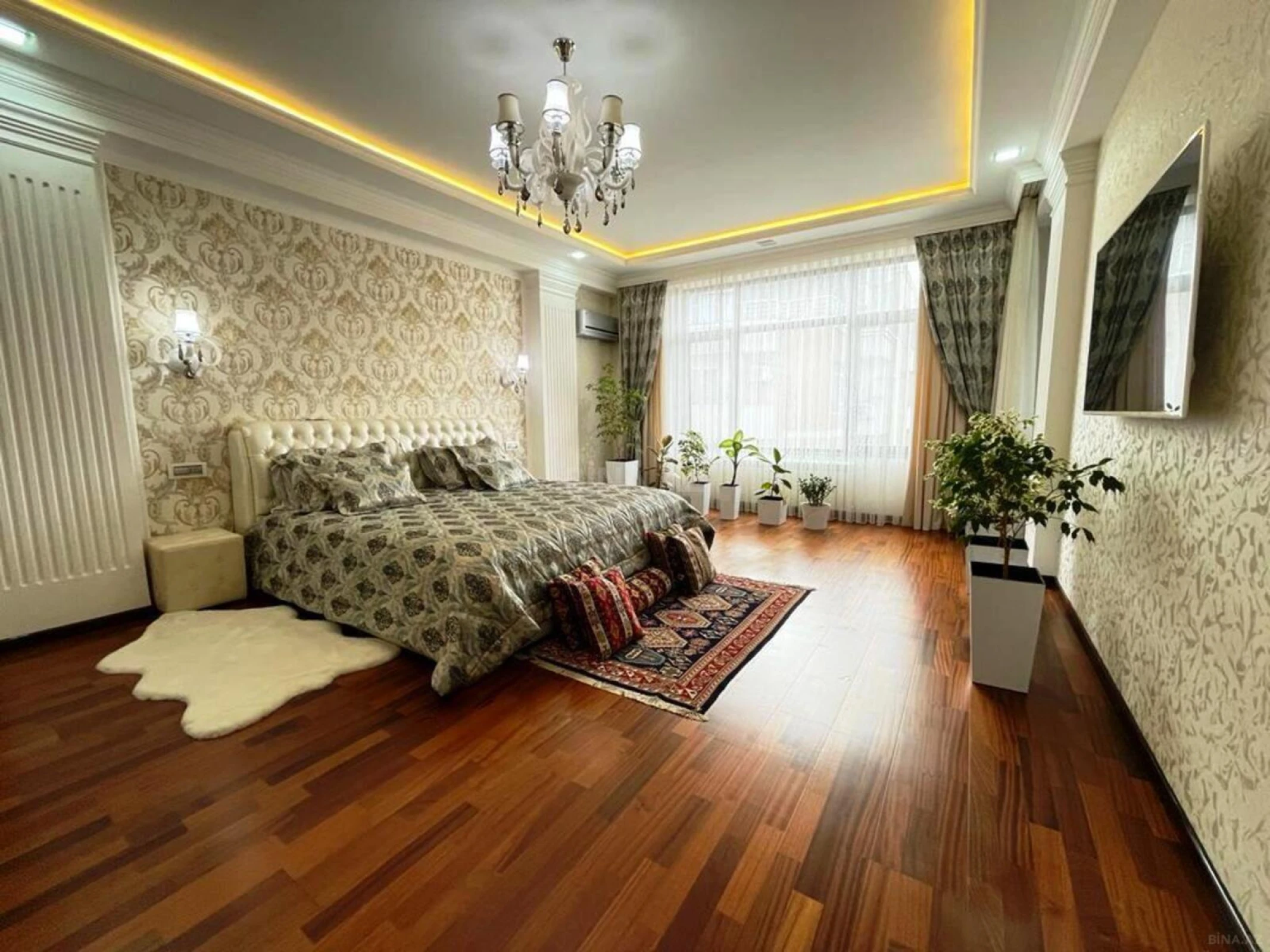 Satılır 4 otaqlı mənzil 200 m²