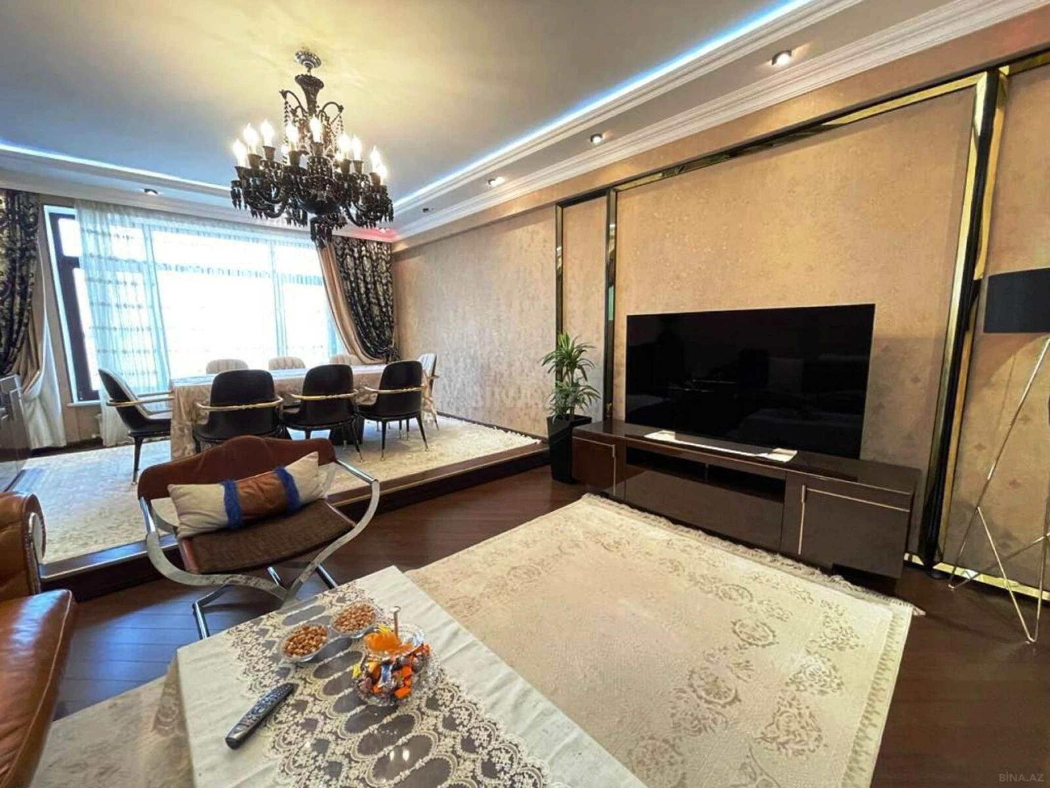 Satılır 4 otaqlı mənzil 200 m²
