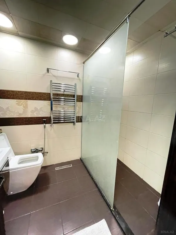 Satılır 4 otaqlı mənzil 200 m²