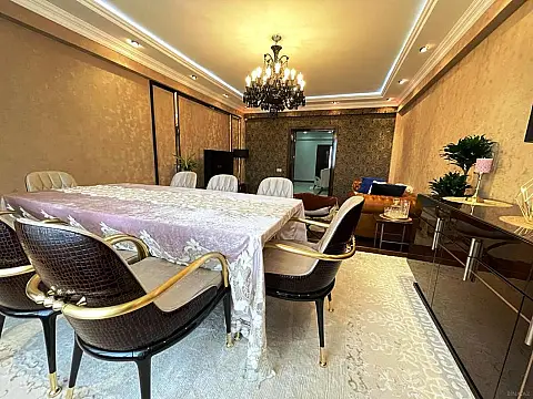Satılır 4 otaqlı mənzil 200 m²