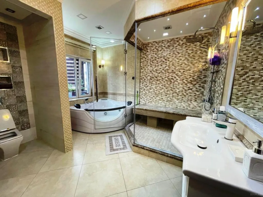 Satılır 4 otaqlı mənzil 200 m²