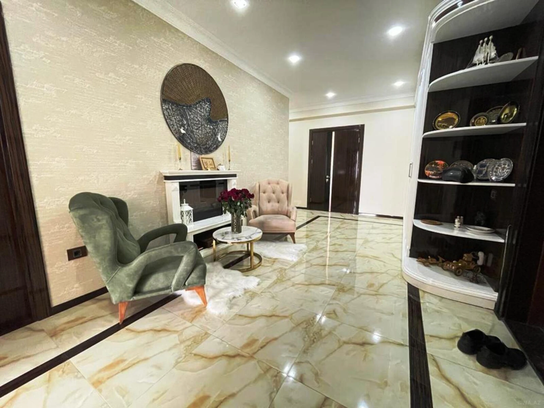 Satılır 4 otaqlı mənzil 200 m²