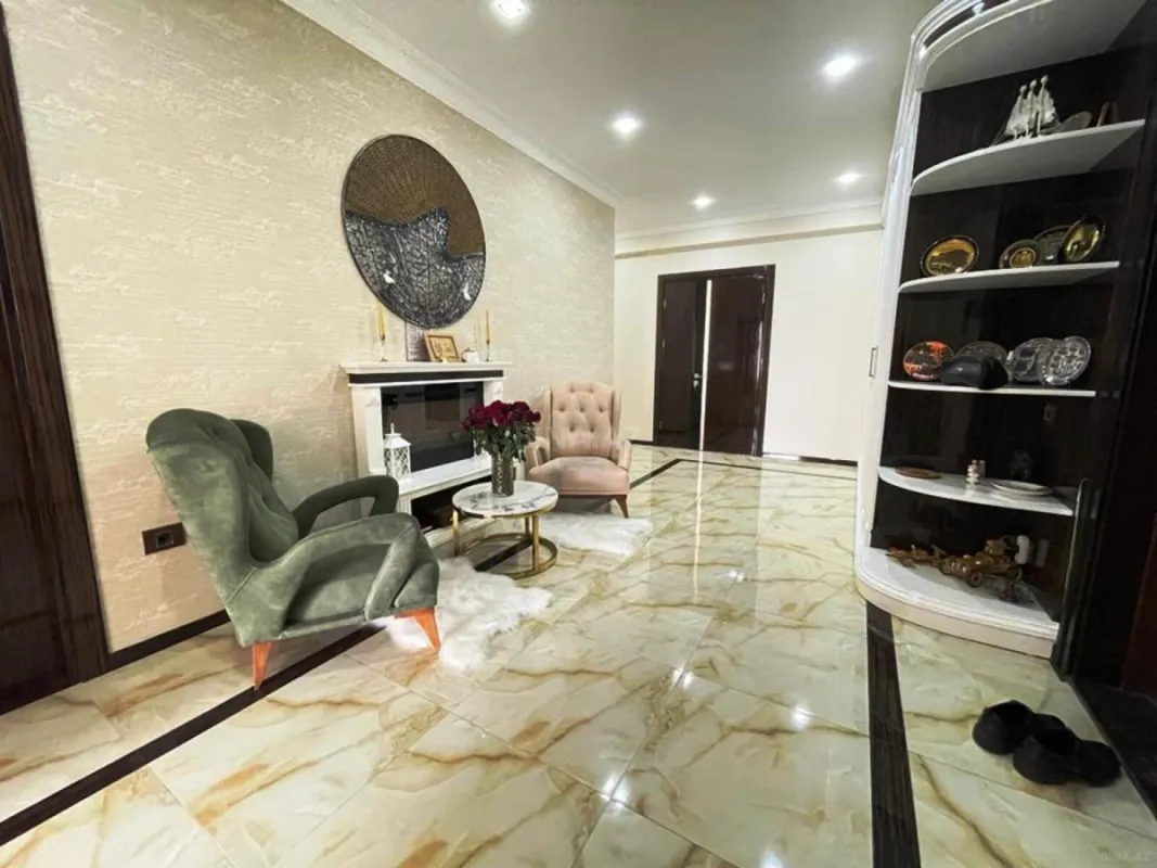 Satılır 4 otaqlı mənzil 200 m²