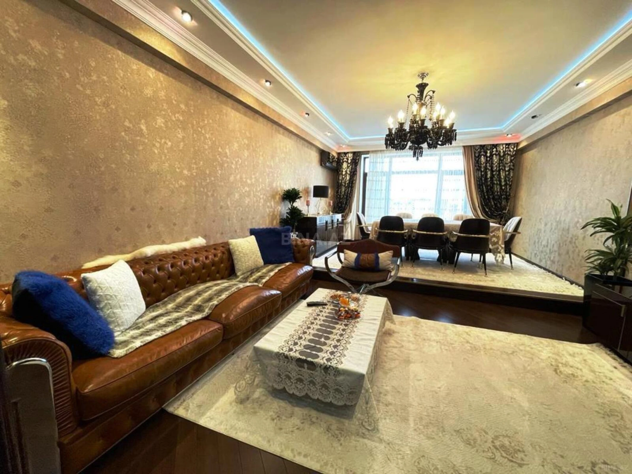 Satılır 4 otaqlı mənzil 200 m²