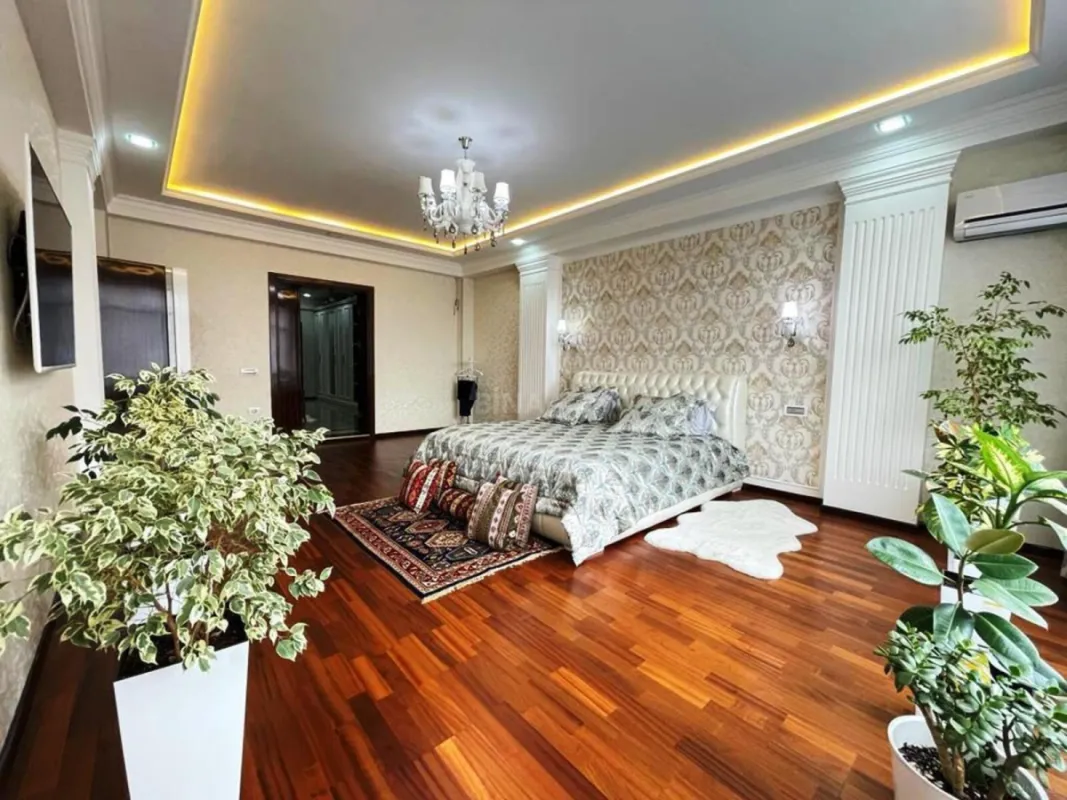 Satılır 4 otaqlı mənzil 200 m²