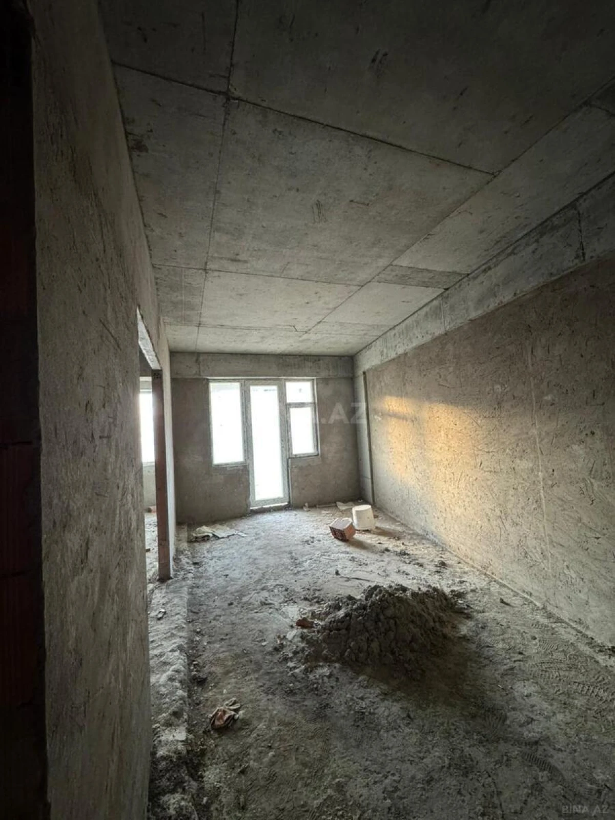 Satılır 2 otaqlı mənzil 92 m²