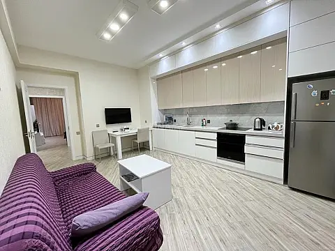 Kirayə verilir 2 otaqlı mənzil 100 m²
