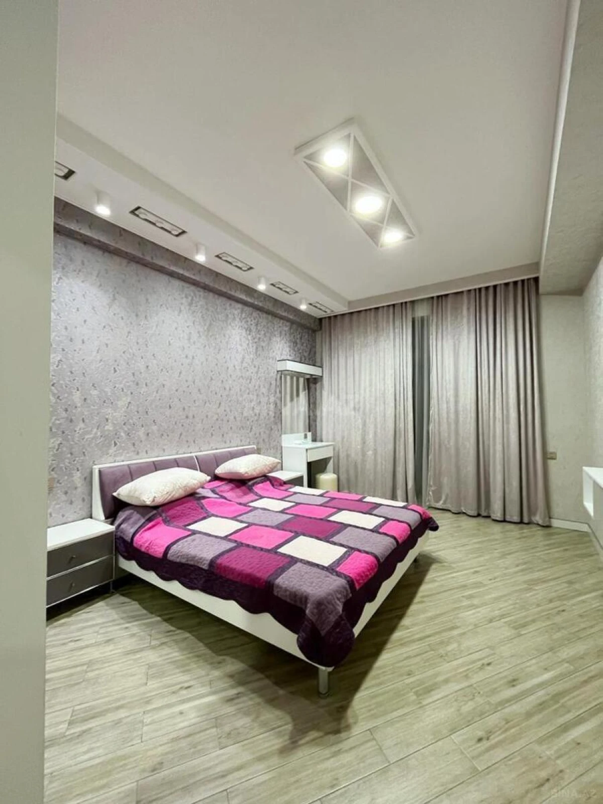 Kirayə verilir 2 otaqlı mənzil 100 m²