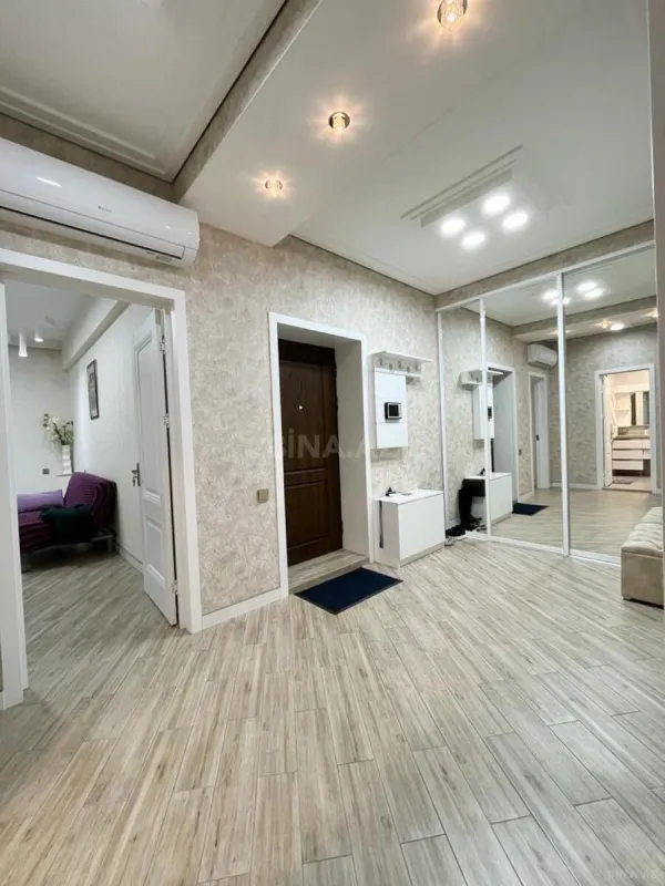 Kirayə verilir 2 otaqlı mənzil 100 m²