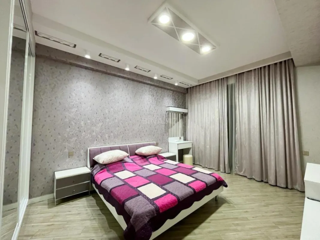 Kirayə verilir 2 otaqlı mənzil 100 m²