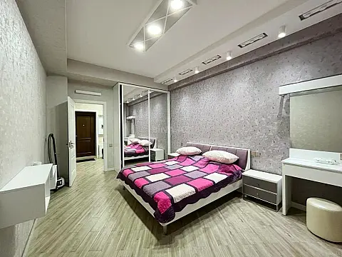 Kirayə verilir 2 otaqlı mənzil 100 m²