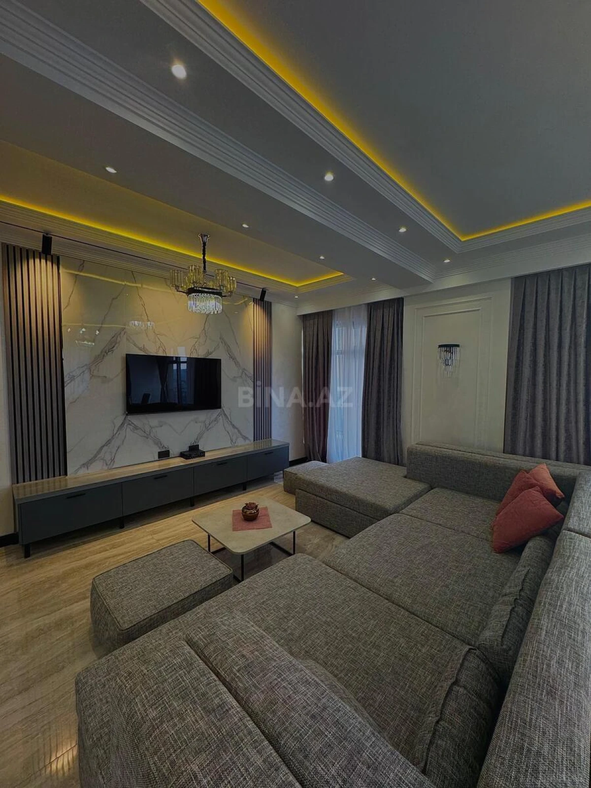 Kirayə verilir 3 otaqlı mənzil 140 m²