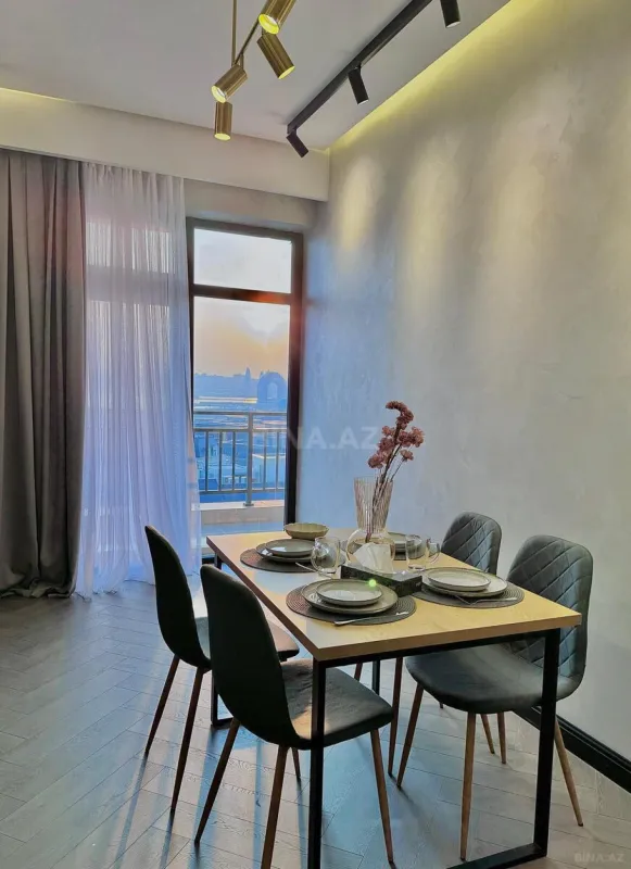 Kirayə verilir 3 otaqlı mənzil 140 m²