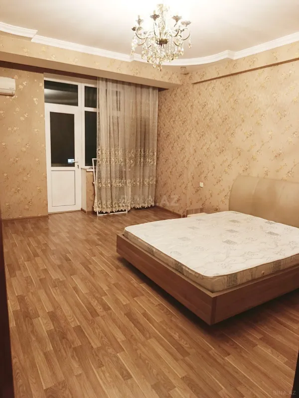 Kirayə verilir 3 otaqlı mənzil 130 m²
