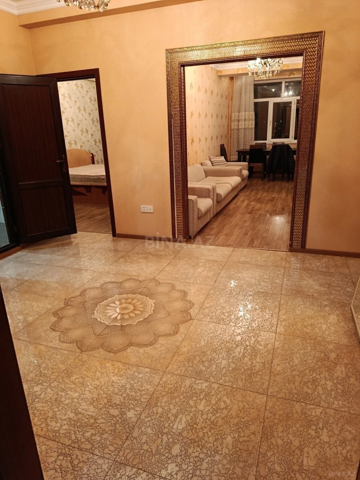Kirayə verilir 3 otaqlı mənzil 130 m²