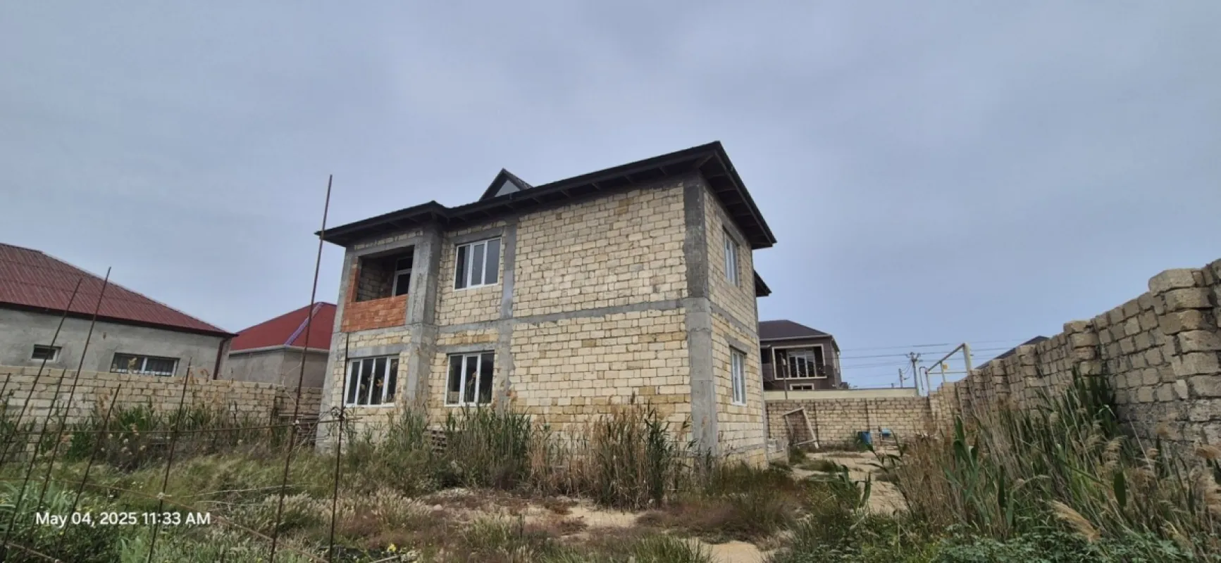 Satılır 8 otaqlı həyət evi 300 m²