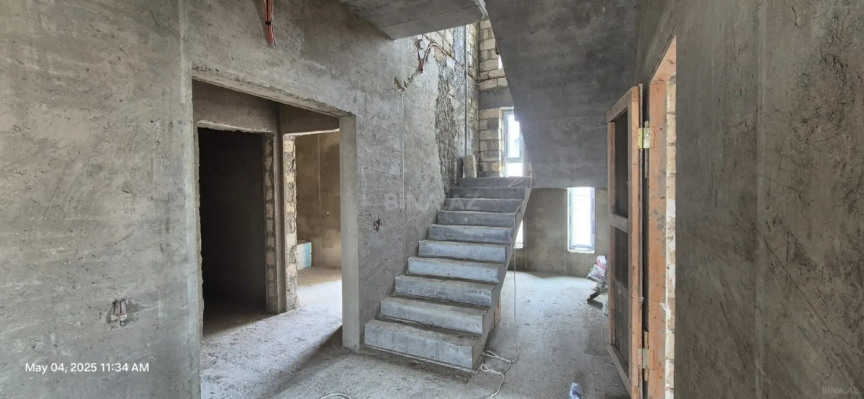 Satılır 8 otaqlı həyət evi 300 m²