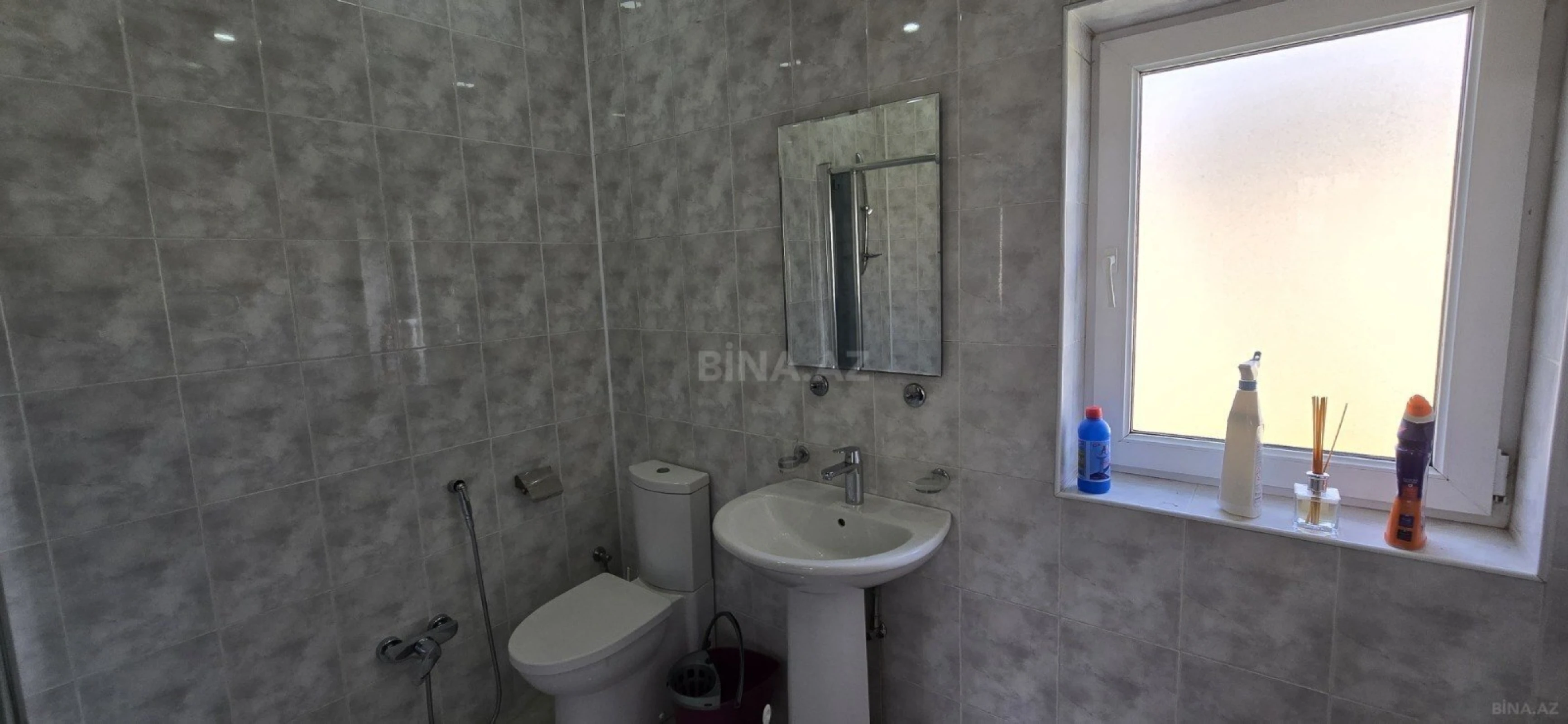 Kirayə verilir 9 otaqlı həyət evi 500 m²
