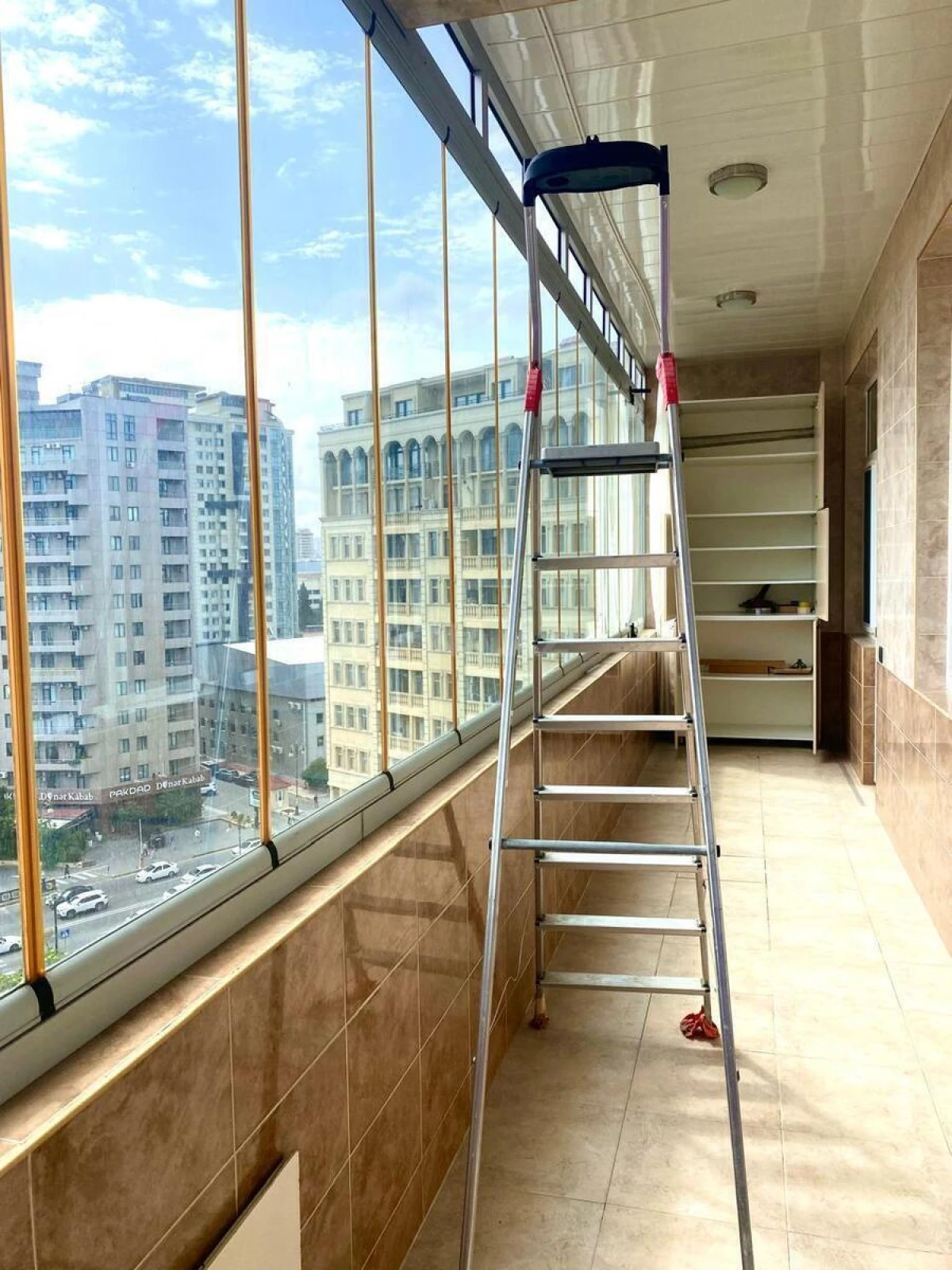 Satılır 4 otaqlı mənzil 210 m²