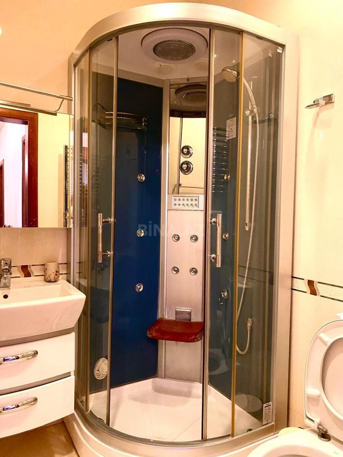 Satılır 4 otaqlı mənzil 210 m²