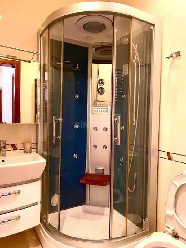 Satılır 4 otaqlı mənzil 210 m²