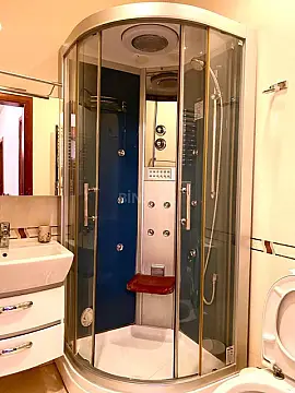 Satılır 4 otaqlı mənzil 210 m²